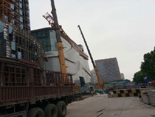 正大廣場現場拆塔吊